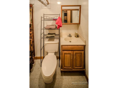This charming mountain cottage offers comfortable four-season - photo 13