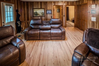 This charming mountain cottage offers comfortable four-season - photo 14
