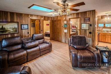 This charming mountain cottage offers comfortable four-season - photo 15