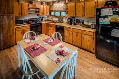This charming mountain cottage offers comfortable four-season - photo 17
