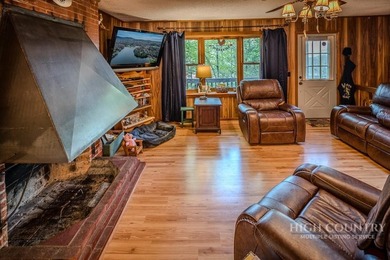 This charming mountain cottage offers comfortable four-season - photo 18