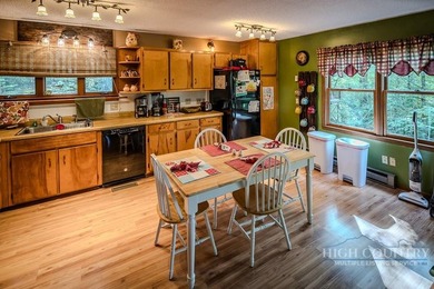 This charming mountain cottage offers comfortable four-season - photo 19