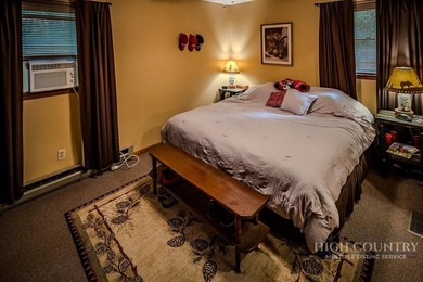 This charming mountain cottage offers comfortable four-season - photo 20