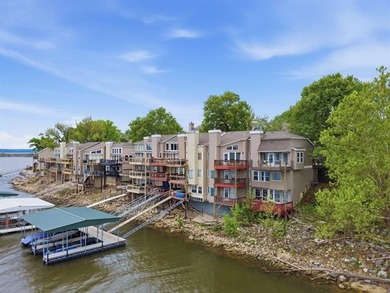 Luxury lakefront townhouse in the gated Villas of Lakeland on - photo 1