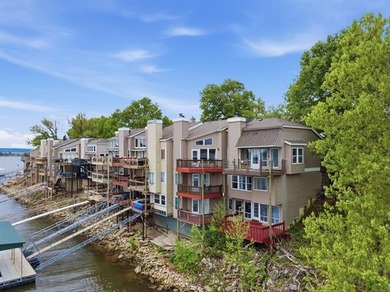 Luxury lakefront townhouse in the gated Villas of Lakeland on - photo 2