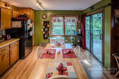 This charming mountain cottage offers comfortable four-season - photo 23
