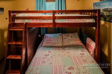 This charming mountain cottage offers comfortable four-season - photo 28