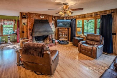 This charming mountain cottage offers comfortable four-season - photo 31