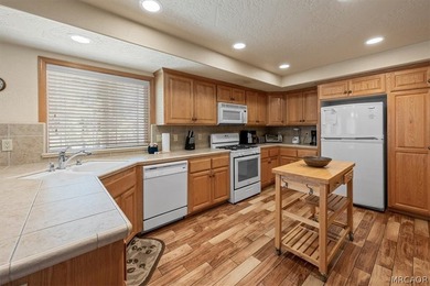 Prime Snow Summit location for this Dixon-built duplex, just - photo 32