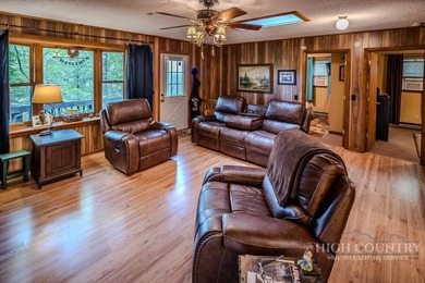 This charming mountain cottage offers comfortable four-season - photo 32