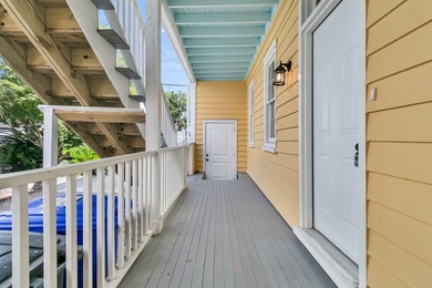 Downtown Charleston fully renovated duplex in a high-demand - photo 4