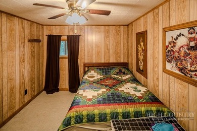 This charming mountain cottage offers comfortable four-season - photo 36