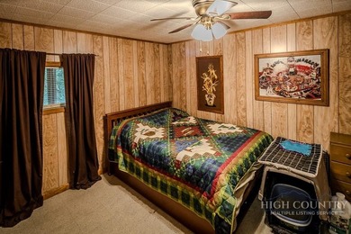 This charming mountain cottage offers comfortable four-season - photo 37