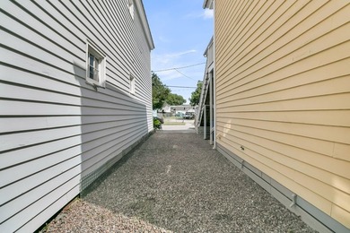 Downtown Charleston fully renovated duplex in a high-demand - photo 9