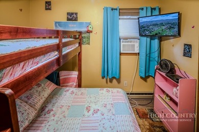 This charming mountain cottage offers comfortable four-season - photo 41