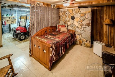 This charming mountain cottage offers comfortable four-season - photo 42
