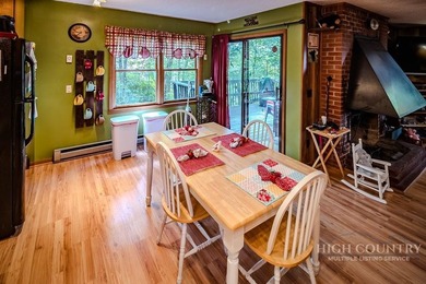 This charming mountain cottage offers comfortable four-season - photo 43
