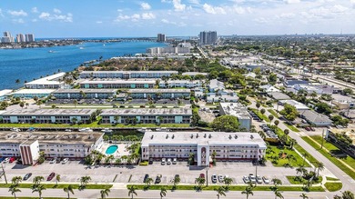 Boaters & Water Lovers Paradise! Live on the Intracoastal for a - photo 6