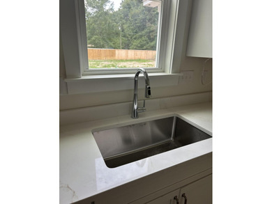 ** Beautiful New Construction on HUGE Lot set back from Bohicket - photo 6