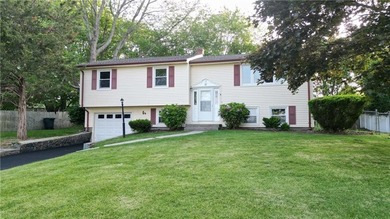 Beautiful Raised Ranch with stunning Sakonnet River views, set - photo 1