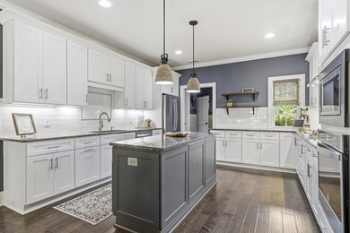 IMMACULATE CUSTOM HOME ON OVER 3 ACRES WITH LAKE ACCESS IN THE - photo 15