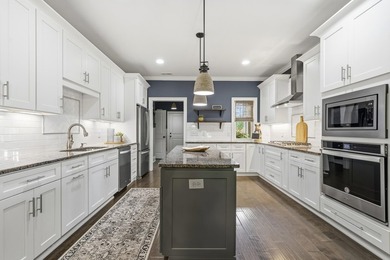 IMMACULATE CUSTOM HOME ON OVER 3 ACRES WITH LAKE ACCESS IN THE - photo 16