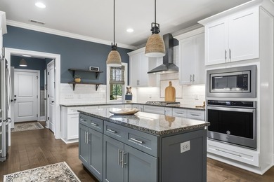 IMMACULATE CUSTOM HOME ON OVER 3 ACRES WITH LAKE ACCESS IN THE - photo 17