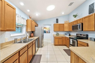 Under contract-accepting backup offers. Welcome to this - photo 7