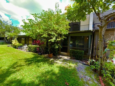 Welcome to this charming two-story townhouse in the Fountains of - photo 30