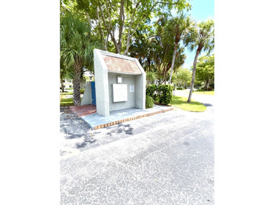 Welcome to this charming two-story townhouse in the Fountains of - photo 32