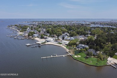A True Waterfront Unicorn in Toms River! Discover over 2.5 acres - photo 2