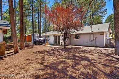 Spacious 3 bed/2 bath home, tucked away on a quiet street in the - photo 16