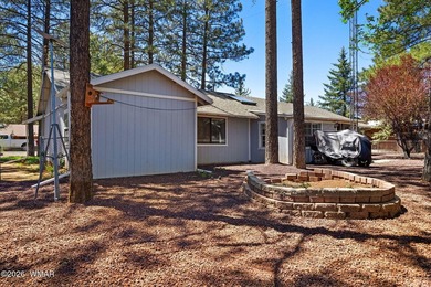 Spacious 3 bed/2 bath home, tucked away on a quiet street in the - photo 18
