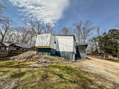 4 bedroom, 1 bath home with a huge covered area perfect for - photo 20
