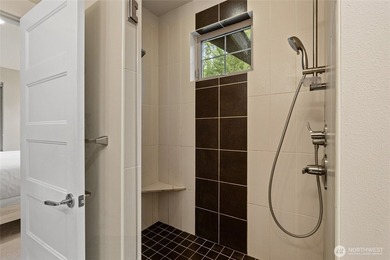 In the heart of Suncadia Resort, this beautifully designed 3-bed - photo 20