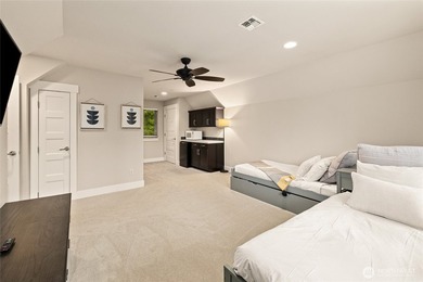 In the heart of Suncadia Resort, this beautifully designed 3-bed - photo 25