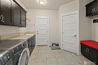 In the heart of Suncadia Resort, this beautifully designed 3-bed - photo 28