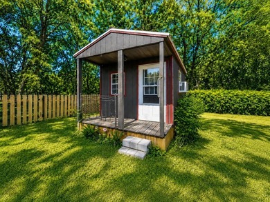 IT'S A LIFESTYLE!!! Nestled between two sought after communities - photo 34