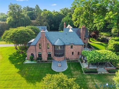 Known historically as the Hummel House, or Hill Crest by the - photo 4