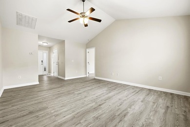 Beautiful 3 Bedroom, 2 Bath home in great location. Close to - photo 7