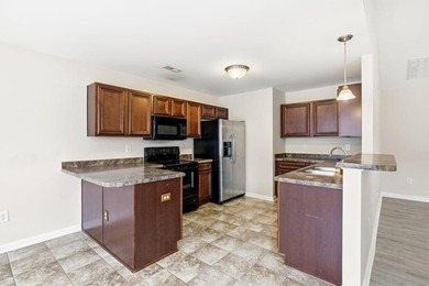 Beautiful 3 Bedroom, 2 Bath home in great location. Close to - photo 8