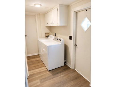 Welcome to Rayburn Country! This well-maintained 2-bedroom - photo 8