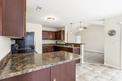 Beautiful 3 Bedroom, 2 Bath home in great location. Close to - photo 10