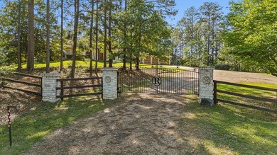 Experience luxury living in this stunning 3 bedroom, 3 full & 2 - photo 8