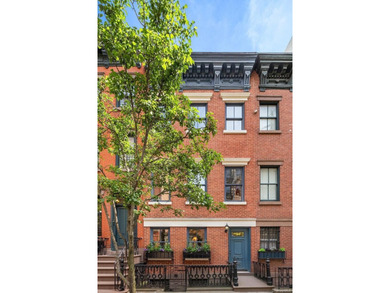Historic West Village Townhouse with Turn of the-century charm - photo 1