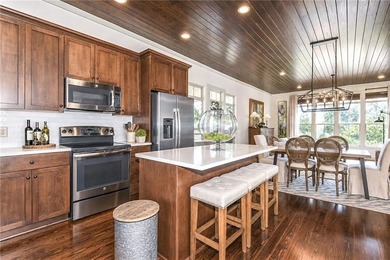 Experience Lake Martin living in this beautifully designed - photo 17