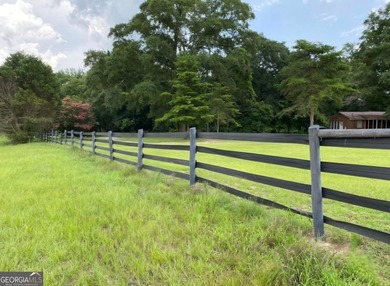 Discover the perfect blend of privacy, space, and opportunity - photo 4