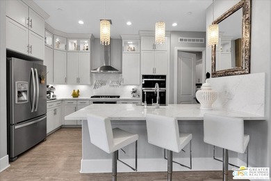 Extraordinary Entertainer's Retreat with Custom Spa & Expansive - photo 16