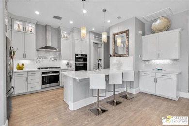 Extraordinary Entertainer's Retreat with Custom Spa & Expansive - photo 17