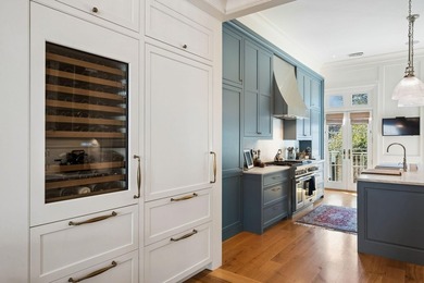 A sophisticated and luxurious townhouse-style condominium - photo 12